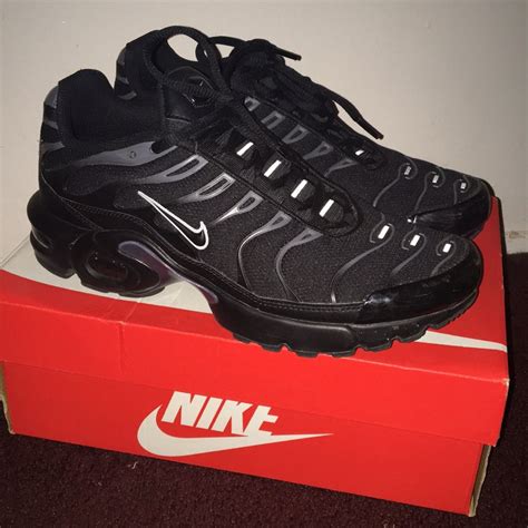 Schwarze TNs & Air Max Plus (16) 